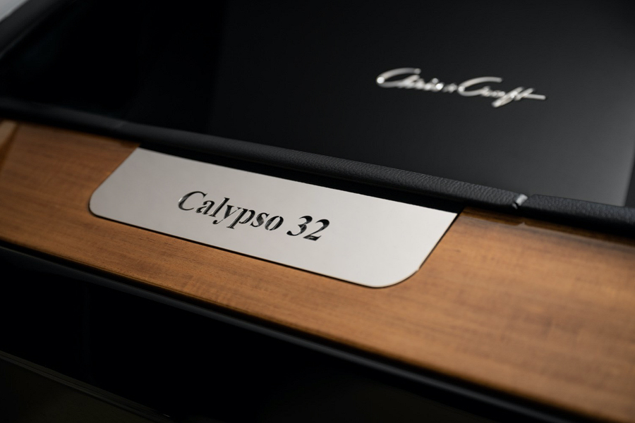 Chris-Craft Calypso 32