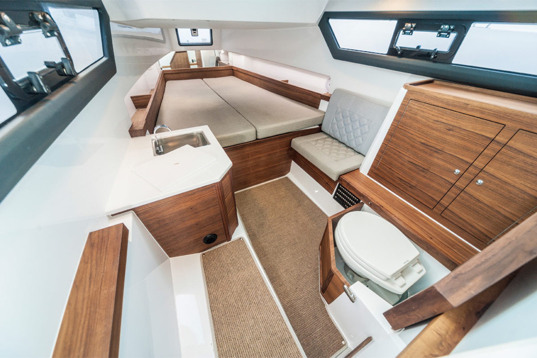 Axopar 37 Cabin