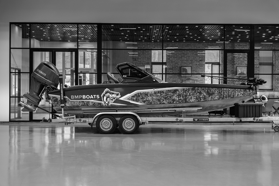 Волжанка (Vboat) XR Fishpro с мотором Yamaha 250