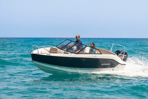 QUICKSILVER ACTIV 555 BOWRIDER