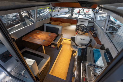 VOYAGER 700 Cabin с YAMAHA 250