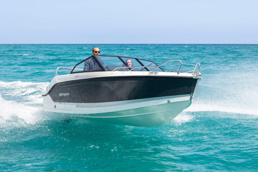 QUICKSILVER ACTIV 555 BOWRIDER