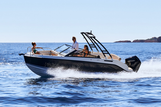QUICKSILVER ACTIV 675 BOWRIDER