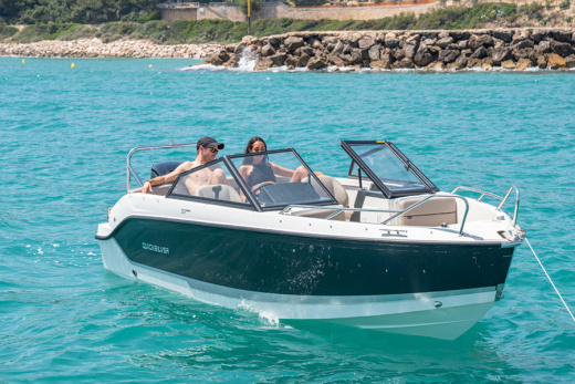 QUICKSILVER ACTIV 555 BOWRIDER